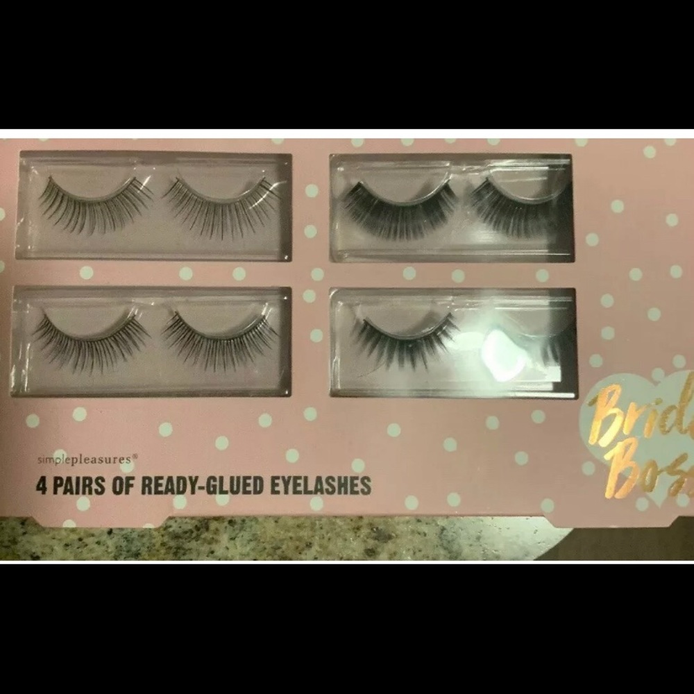 Simple Pleasures Glued Eyelashes